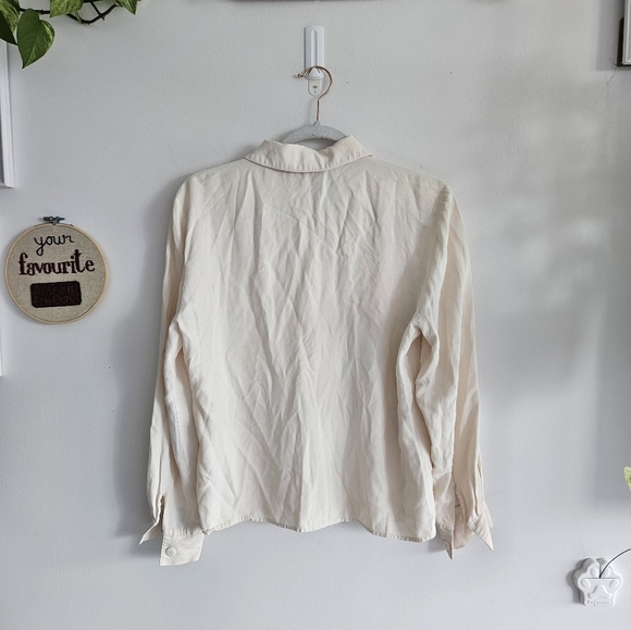 Vintage Embroidered Cream Blouse with Hidden Buttons - Picture 5 of 6